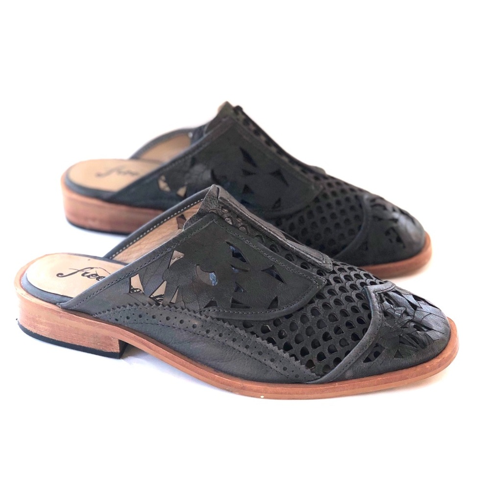 FREE PEOPLE PARAMOUNT SLIP ON MULES SIZE 8